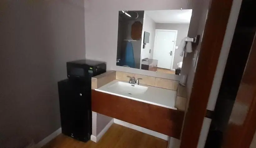 Standard-huone King-vuode, Woodfield Inn And Suites