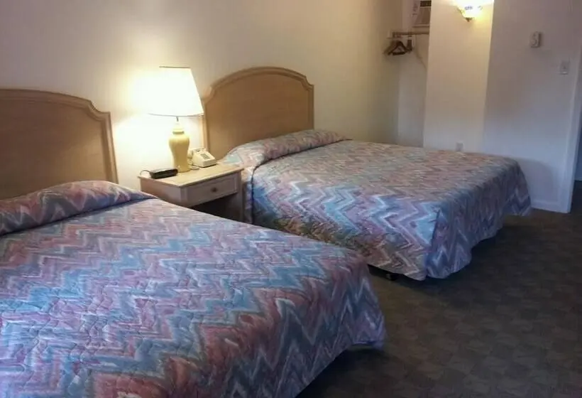 ２ダブルベッドのスタンダードルーム, Tallwood Motel Wells