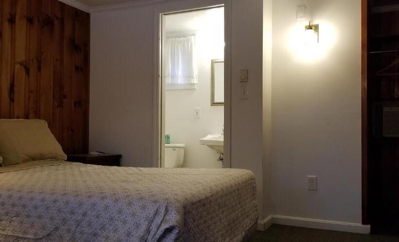 Номер Стандарт, Tallwood Motel Wells