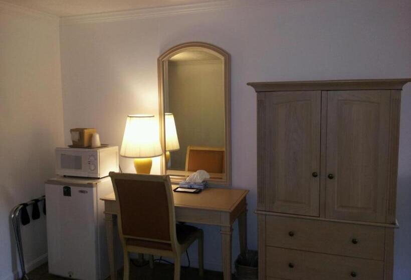 חדר סטנדרט שתי מיטות זוגיות, Tallwood Motel Wells