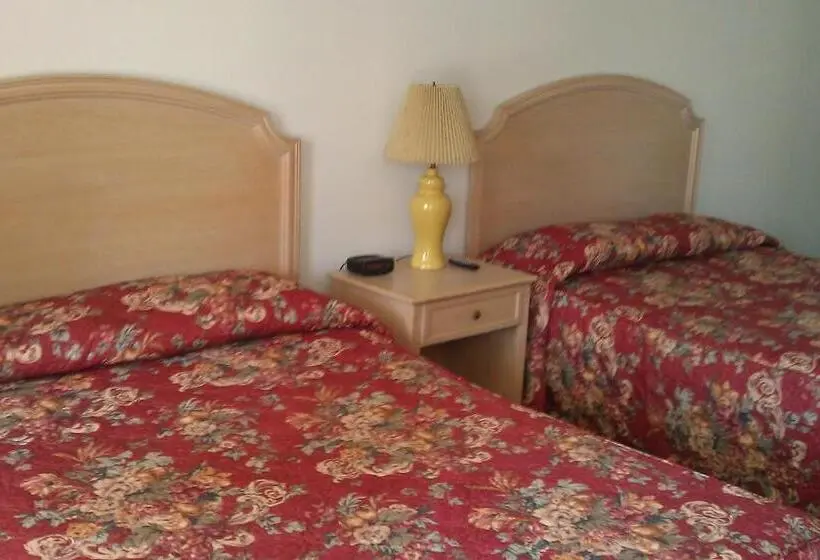 ２ダブルベッドのスタンダードルーム, Tallwood Motel Wells