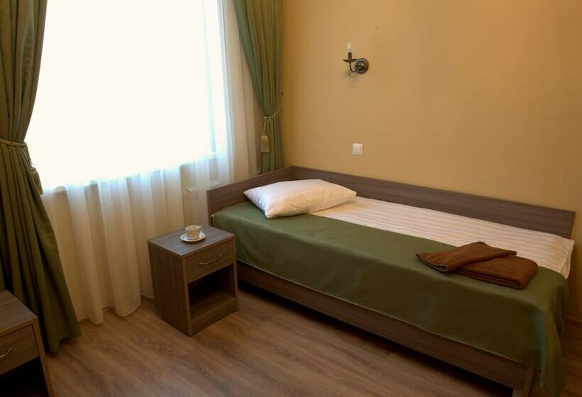 اتاق استاندارد یک نفره, Camelot