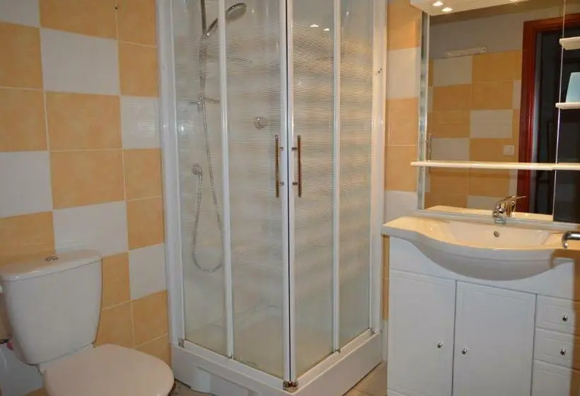 Standard Kolmen Hengen Huone, Auberge La Prairie