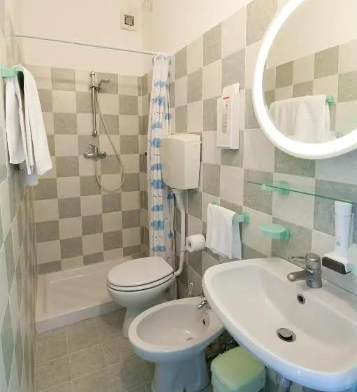 Standard Kolmen Hengen Huone, Albergo Marsari