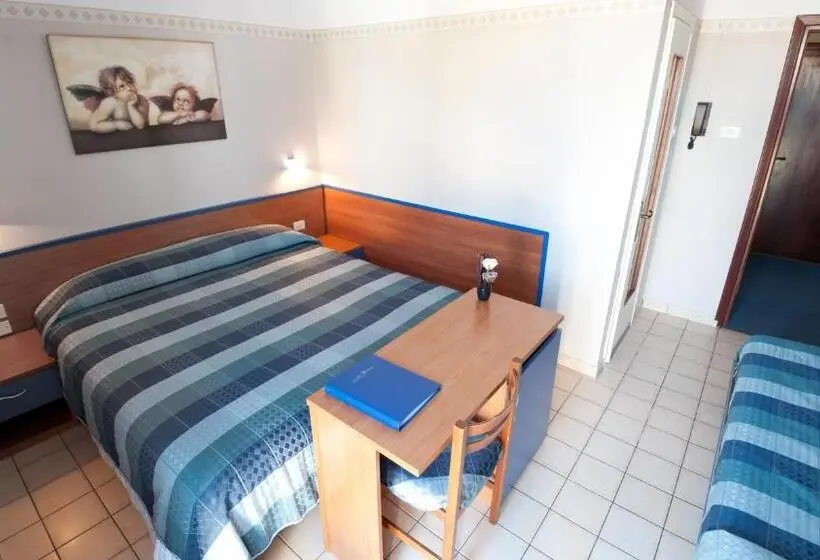 Standard Kolmen Hengen Huone, Albergo Marsari
