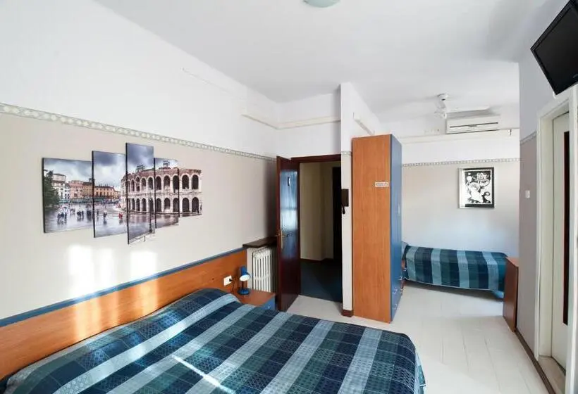 Standard Kolmen Hengen Huone, Albergo Marsari