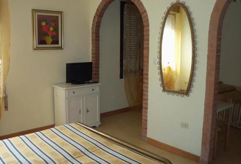 Standard Neljän Hengen Huone, Albergo Marsari