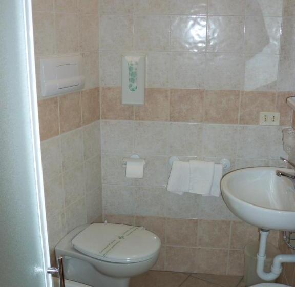 スタンダード４人部屋, Albergo Marsari