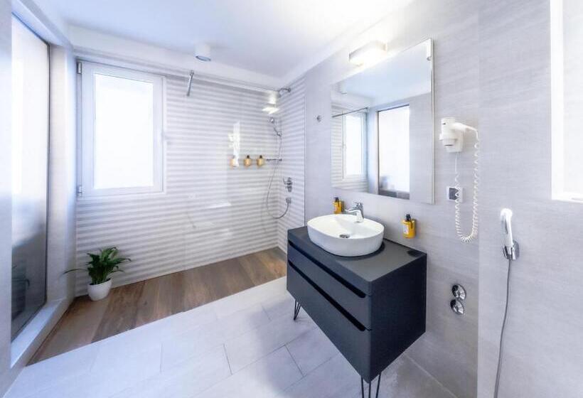 غرفة سوبيريور, Apeiro City Avant Garde