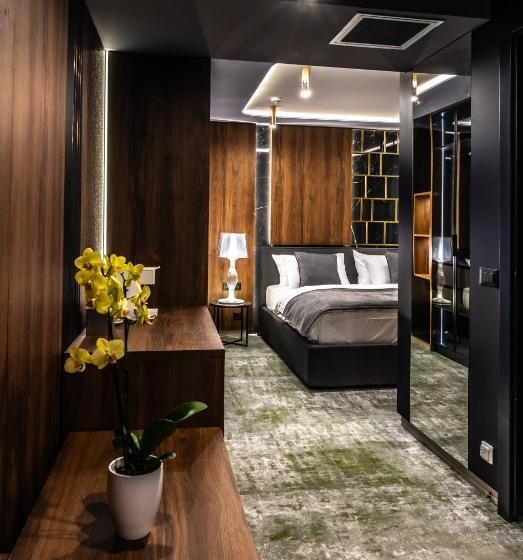 جناح إدارى, Apeiro City Avant Garde