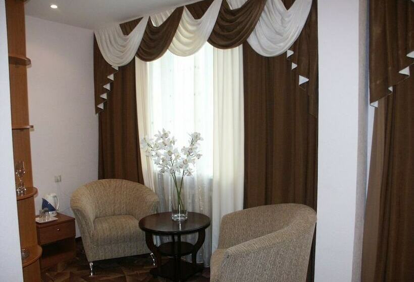 小型套房, Brigantina