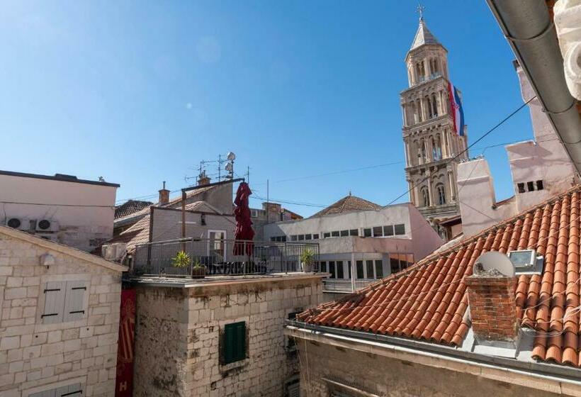 חדר דחוקס עם מיטת קינג, Gothic Palace Heritage