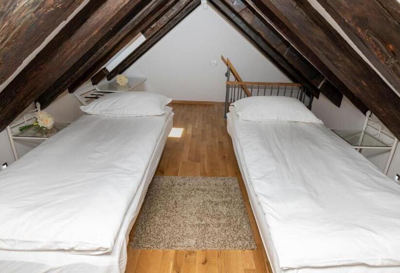 חדר משפחתי דלוקס, Gothic Palace Heritage