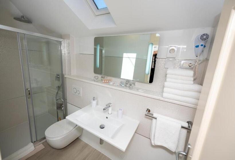 Quarto Familiar Deluxe, Gothic Palace Heritage