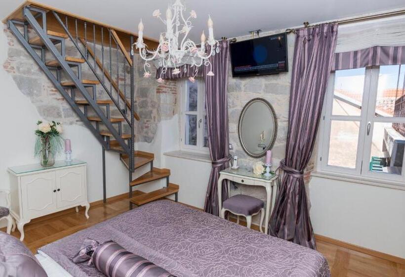 חדר משפחתי דלוקס, Gothic Palace Heritage