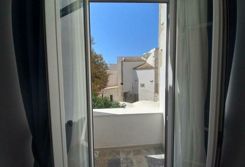 Номер Deluxe Вид на Море Боковой, Lanterne Magiche Ortigia Suites