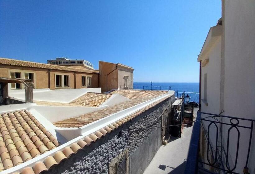 Номер Deluxe Вид на Море Боковой, Lanterne Magiche Ortigia Suites