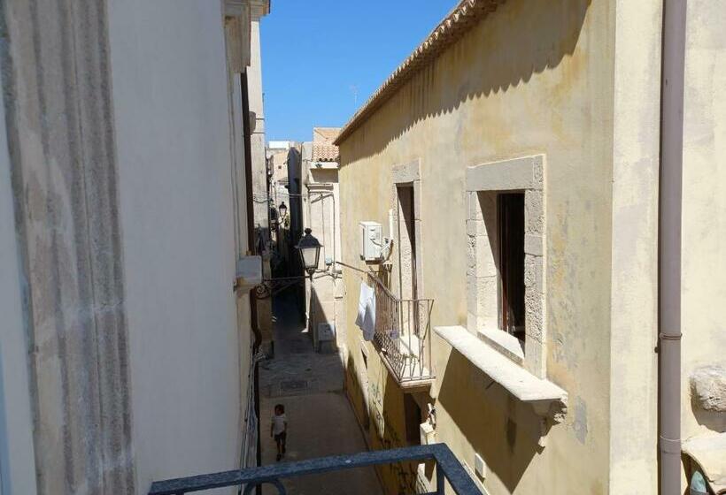 Номер Стандарт с Балконом, Lanterne Magiche Ortigia Suites