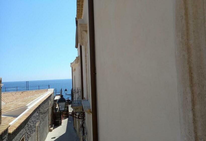 Номер Стандарт с Балконом, Lanterne Magiche Ortigia Suites