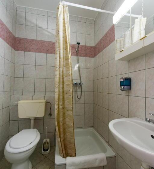 Pokój Standard, Nostra