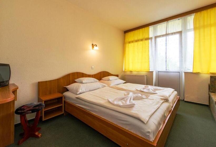 Pokój Standard, Nostra