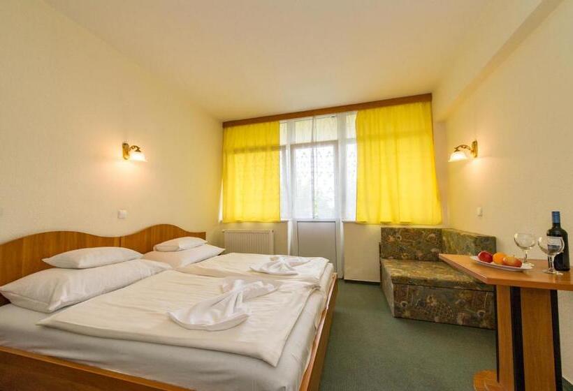 Pokój Standard Trzyosobowy, Nostra