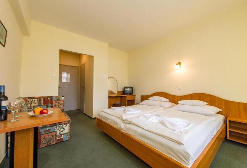 Pokój Standard Trzyosobowy, Nostra