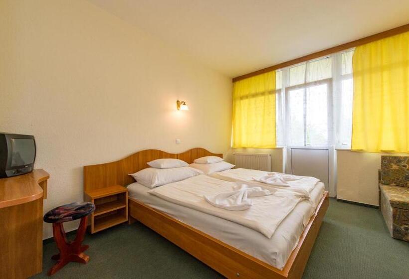 Pokój Standard Trzyosobowy, Nostra