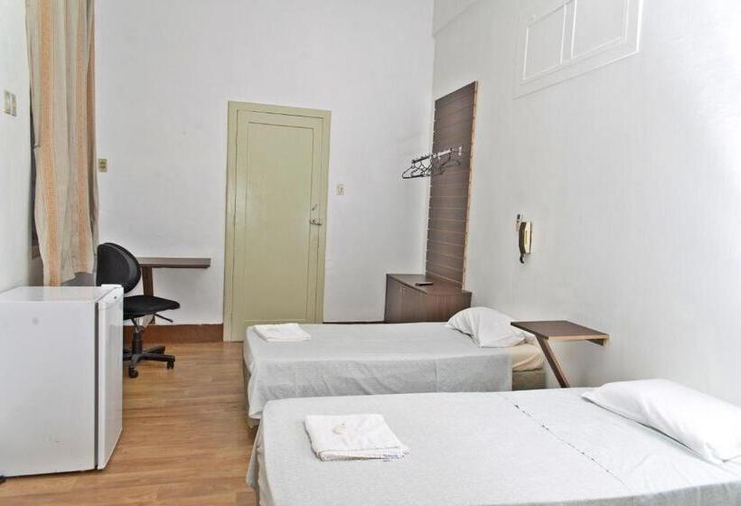 חדר אקונומי לשלושה, Palácio   Próx Ao Hospital Santa Casa