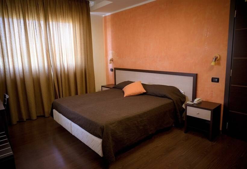 スタンダードトリプルルーム, Select