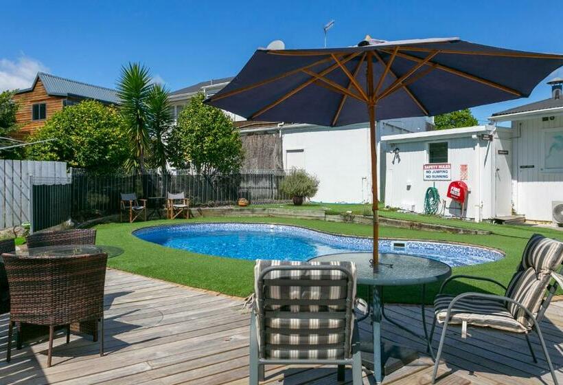 이코노미 스튜디오, Taupo Thermal Motel & Spa