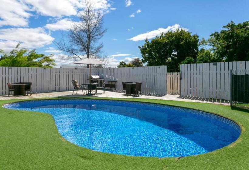 이코노미 스튜디오, Taupo Thermal Motel & Spa