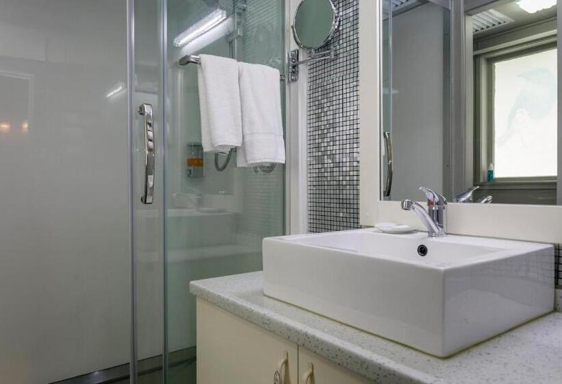 이코노미 스튜디오, Taupo Thermal Motel & Spa