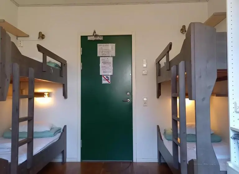 バスルーム共同エコノミー4人部屋, Torget Vandrarhem