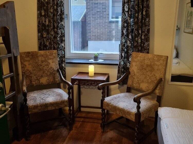 标准三人间共用浴室, Torget Vandrarhem