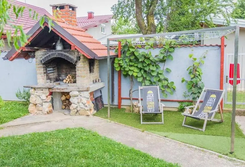 آپارتمان 1 خوابه با چشم‌انداز باغ, B&b Tara Garden
