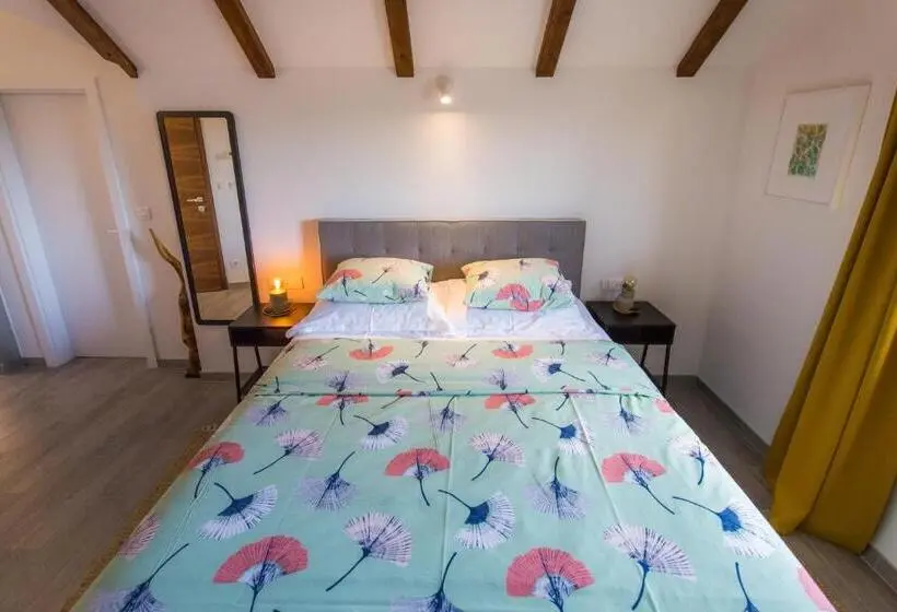اتاق لوکس با چشم‌انداز, B&b Tara Garden