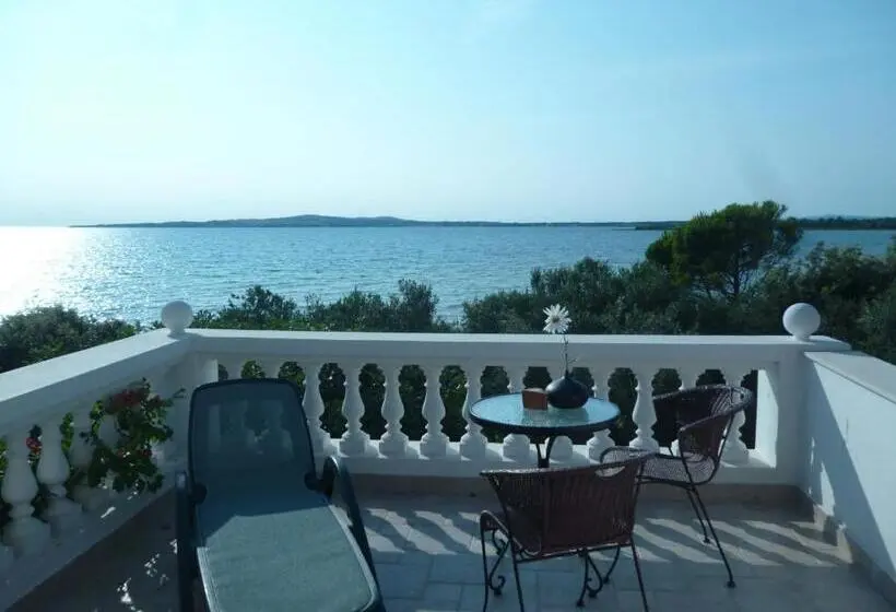 Standard-huone Merinäkymä Terassi, Bed&breakfast Vanni