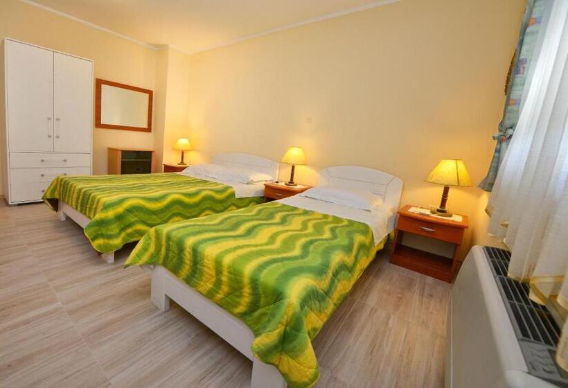 غرفة كلاسيكية ثلاثية, Bed And Breakfast Julia