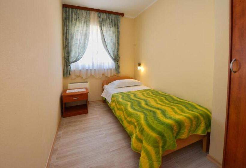 غرفة كلاسيكية ثلاثية, Bed And Breakfast Julia