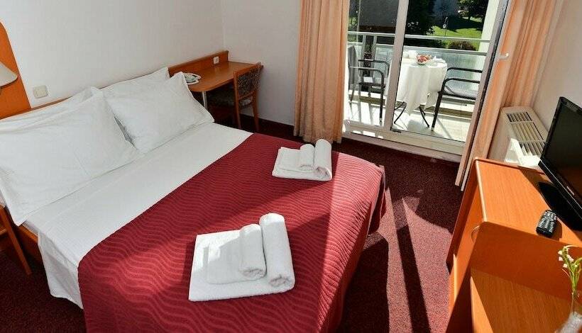 غرفة قياسية مطلة على المتنزه, Alkar