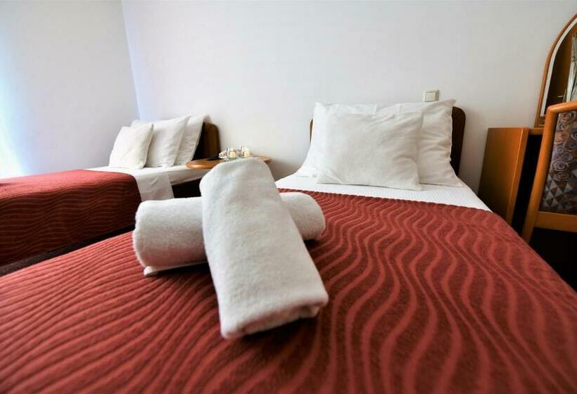 غرفة عائلية, Alkar