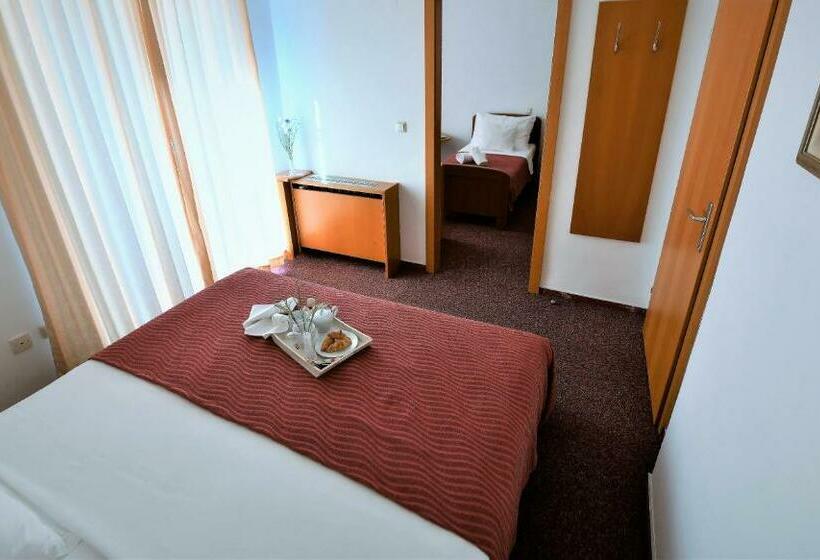 غرفة عائلية, Alkar