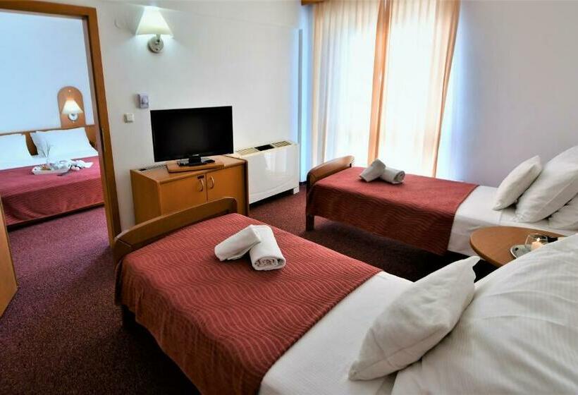 غرفة عائلية, Alkar