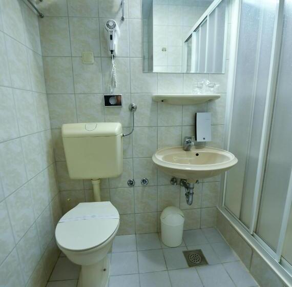 غرفة قياسية مزوَّدة بشُرفة, Alkar