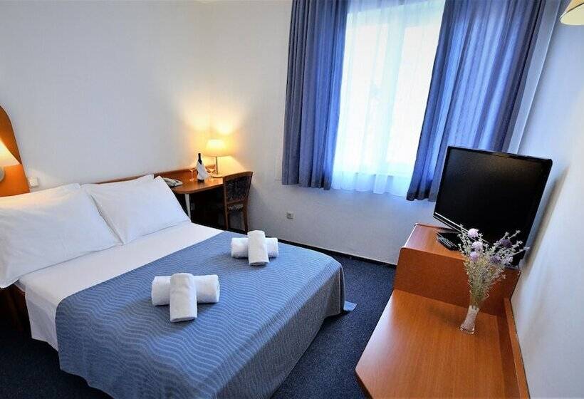 غرفة قياسية مطلة على المتنزه, Alkar