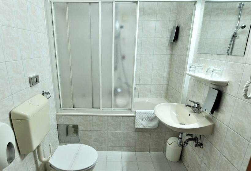 غرفة عائلية, Alkar