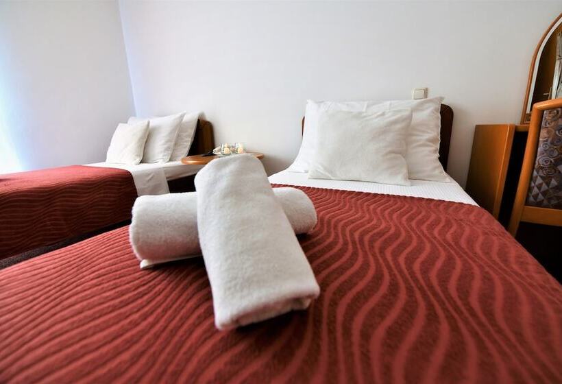 غرفة عائلية, Alkar