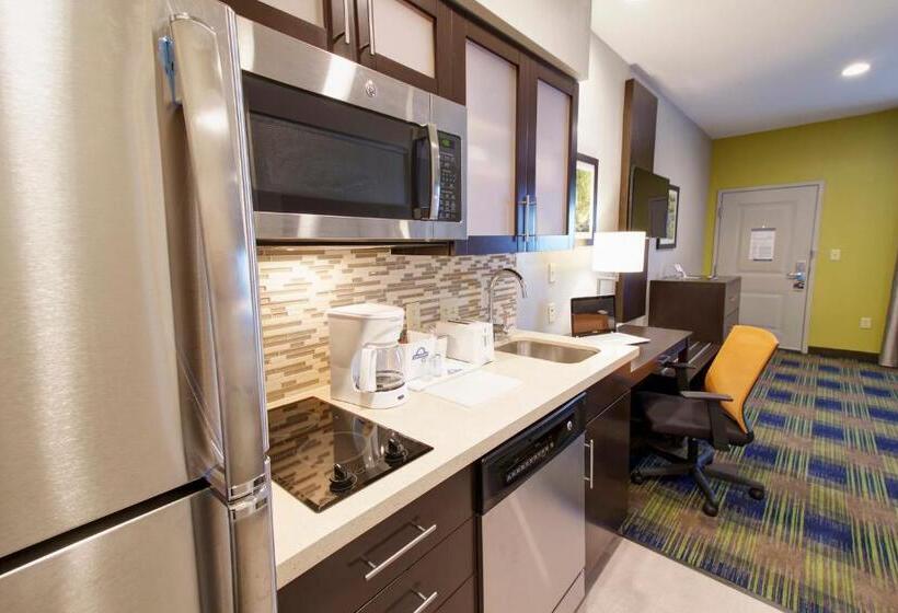 キングサイズベッドのスタンダードルーム, Days Inn & Suites By Wyndham Port Arthur