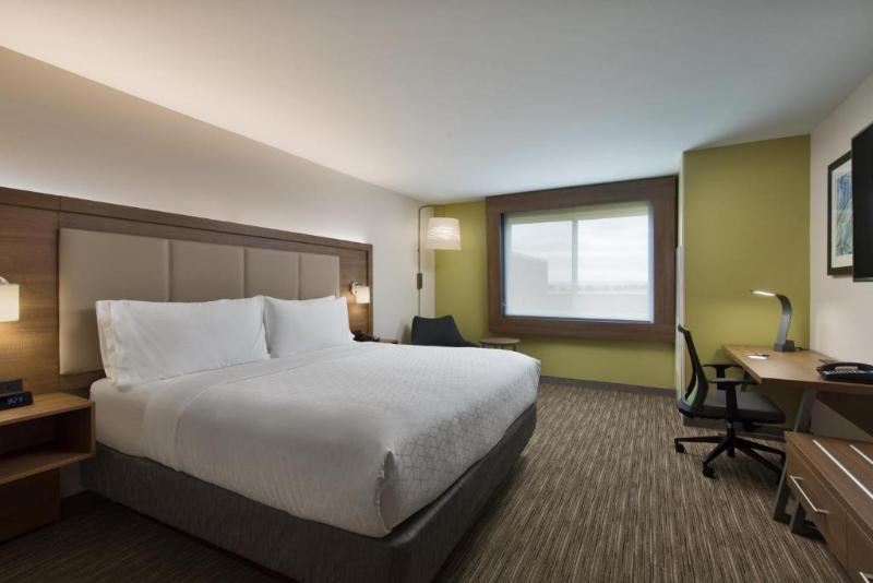 适合残疾人士使用的带超级大床的标准间, Holiday Inn Express & Suites   Portland Airport   Cascade Stn, An Ihg